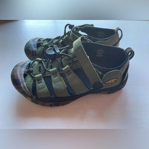 Keen waterproof Sandals. Big Kids Shoes